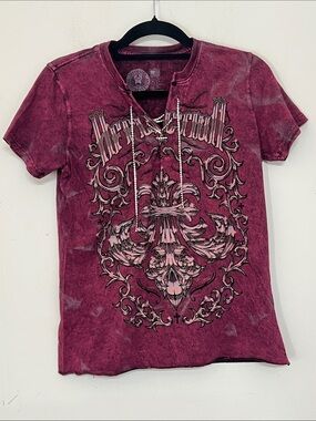 🌞 Affliction Short-Sleeve Tee in Wine Red w/Fleur-de-Lis Graphic women size XS